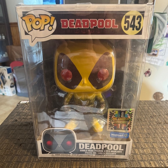 Custom DeadPool, box signed by artist